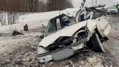 Ford Focus - Машина в Карелии врезалась в фонарный столб: водитель в больнице - gubdaily.ru - район Лахденпохский - республика Карелия