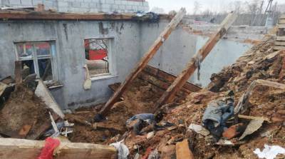 В Рогачевском районе мужчина разбирал дом, и на него обрушился потолок - belta.by - Минск - Гомель - район Рогачевский
