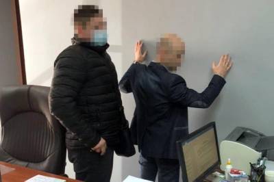В Виннице задержали адвоката, который вымогал у клиента 15 тысяч долларов - real-vin.com - Винницкая обл.