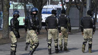 У метро в Минске задержали мужчину с газовым и сигнальным пистолетами - iz.ru - Минск - район Вилейский