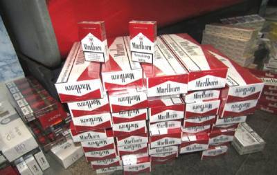 Фото: у магазина в Кингисеппе таможня отобрала сигареты на 150 тысяч рублей - ivbg.ru - Ленинградская обл.