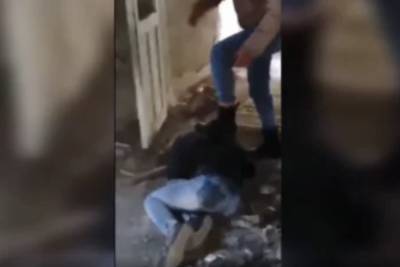 В Приморье школьницы жестоко избили стоящую на коленях сверстницу - mk.ru - Приморье край