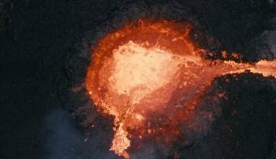 Фотограф сжег свой дрон в жерле вулкана Фаградалсфьяль ради невероятных кадров: видео - 24tv.ua - Исландия - Рейкьявик - Новости