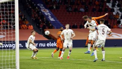 Люк Де-Йонг - Нидерланды дома победили Латвию в отборе на ЧМ-2022 - sportarena.com - Турция - Голландия - Гибралтар - Латвия