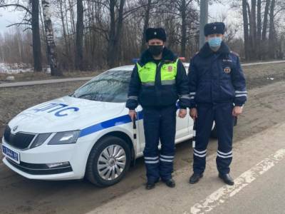 Сотрудники ГИБДД Тверской области спасли в мороз на дороге водителя - afanasy.biz - Тверская обл.