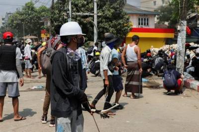 Вин Мьин - За сутки в результате беспорядков в Мьянме погибли свыше 100 человек - СМИ - aif.ru - Бирма - Янгон