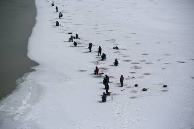Почти 300 рыбаков вышли на лед в Новосибирске несмотря на опасность - novos.mk.ru - Новосибирск - Горск