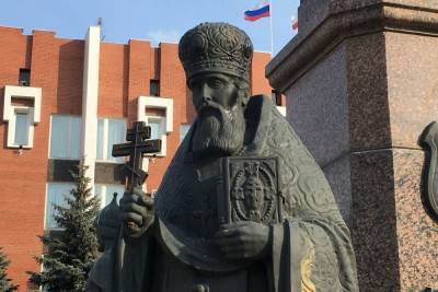 После публикации МК в Саратове изуродованный памятник напротив областной думы починили - saratov.mk.ru - Саратов