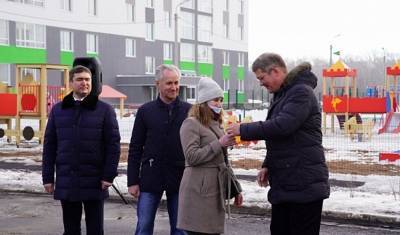 Радий Хабиров - Сергей Греков - В Уфе Радий Хабиров передал ключи от квартир сиротам - mkset.ru - Уфа