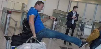 Алексей Навальный - Ногу свело: Навальный просит инъекции для снятия болевого синдрома - eadaily.com - Англия - Владимирская обл.