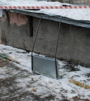 Глыба льда рухнула на трехлетнего ребенка с крыши в Нижнем Новгороде - vgoroden.ru - Нижний Новгород - р-н. Московский