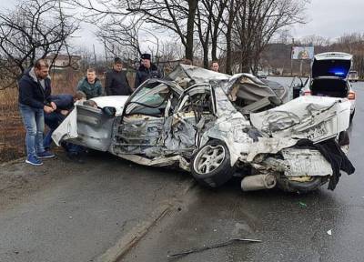 Toyota в Находке протаранила автобус с детьми, водителя вырезали из нее - province.ru - Приморье край