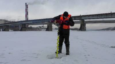 Случайные очевидцы спасли ребенка, провалившегося под лед - vesti.ru - Санкт-Петербург - район Колпинский