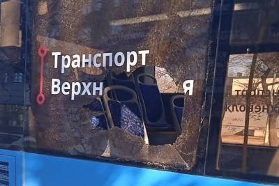 Пьяные пассажиры разбили окно автобуса в Твери - tver.mk.ru - Тверь