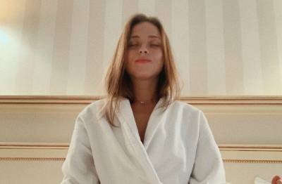 Анна Кошмал - Звезда «Сватов» и «Папика-2» разлеглась на полу в лифчике, взбудоражив Цымбалюка: «Аня, ты…» - sport.politeka.net