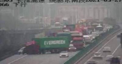 В Китае грузовик компании застрявшего в Суэцком канале судна перекрыл дорогу - tsn.ua - Китай - Турция - Тайвань - Стамбул