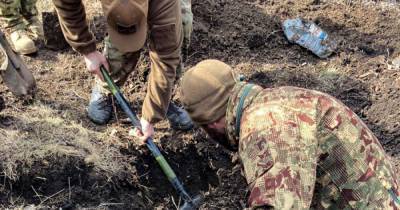 В Луганской области возле школы обнаружили арсенал с боеприпасами (4 фото) - tsn.ua - Луганская обл.