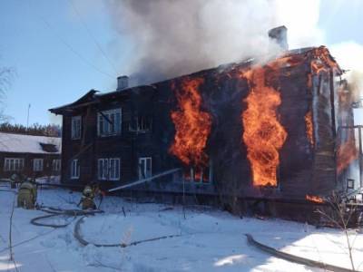 В Верхней Туре в пожаре в аварийном доме погибли два человека - znak.com - Свердловская обл.
