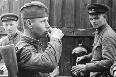 И.В.Сталин - «Наркомовские 100 грамм»: в каких случаях красноармейцам давали алкоголь - russian7.ru