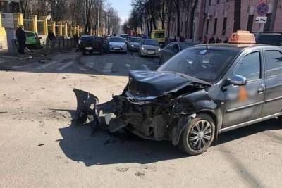 В центре Брянска случилось массовое ДТП с четырьмя пострадавшими - mk.ru - Брянск - Брянская обл.