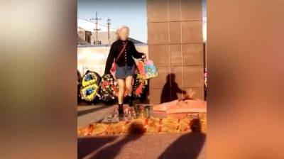 Воронежский СК начал проверку видео с танцующей у Вечного огня девушкой - vestivrn.ru - Воронеж - Воронежская обл.
