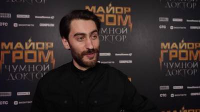 "Российский супергерой не стреляет огнем из глаз и не летает": Дмитрий Чеботарёв о фильме "Майор Гром: Чумной Доктор" - piter.tv