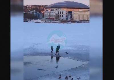 Ирина Волынец - Детский омбудсмен Татарстана пообещала побеседовать с родителями игравших на таявшем льду водоёма школьников - govoritmoskva.ru - Москва - респ. Татарстан - Казань
