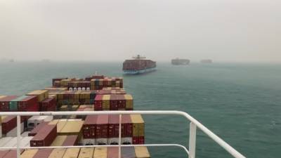 Усама Рабиа - Эксперты назвали сроки восстановления морских перевозок после ЧП в Суэцком канале - vesti.ru - Дания