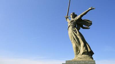 На памятнике «Родина-мать» заделывают трещины, появившиеся после зимы - newdaynews.ru - Волгоград