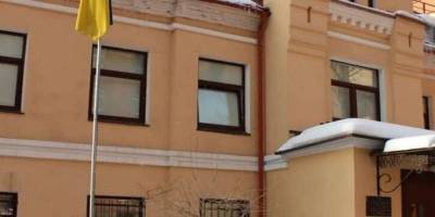 Бухгалтер вычел из жалования сотрудника консульства в Санкт-Петербурге деньги за дни, проведенные в больнице после ранения ножом - ТЕЛЕГРАФ - smartmoney.one - Украина - Санкт-Петербург