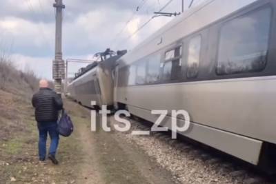 На Днепропетровщине сошли с рельсов 6 вагонов поезда "Интерсити+" сообщением Киев-Запорожье - vchaspik.ua - Киев - Запорожье