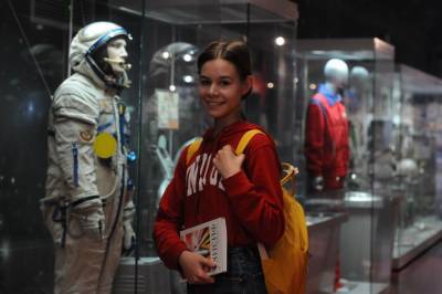 Столичных школьников и студентов приглашают на онлайн-экскурсии ко Дню космонавтики - vm.ru