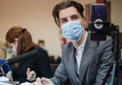 Роман Ратушный - Сергей Стерненко - Киевский суд отправил под домашний арест Ратушного, кидавшего файер в здание Офиса президента - kp.ua - Киев