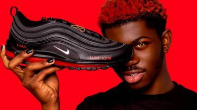 Пэрис Хилтон - Рэпер Lil Nas X презентовал "сатанинские" кроссовки Nike с кровью: бурная реакция сети - 24tv.ua