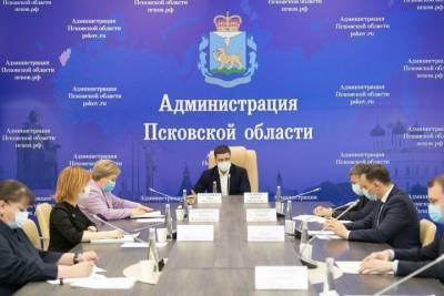 Михаил Ведерников - Псковский губернатор уверен, что соцгородок строят недостаточно быстро - mk-pskov.ru - Псковская обл. - Псков