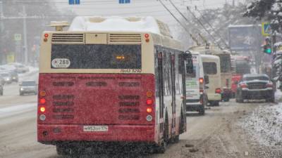 Виктор Елисеев - В центре Челябинска у автобуса на ходу отвалился двигатель - newdaynews.ru - Челябинск