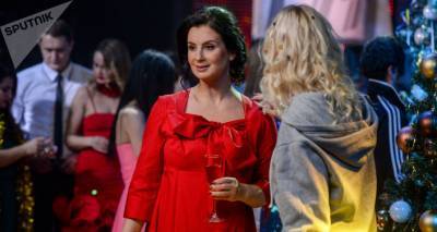 Руслан Осташко - Екатерина Стриженова - Екатерина Стриженова получила серьезную травму при падении во время съемки "Время покажет" - ru.armeniasputnik.am