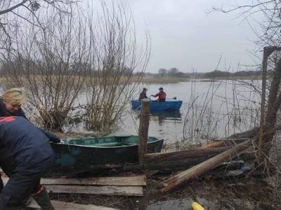 Утонул вместе с лодкой: возле Червонограда водолазы 5 дней искали тело рыбака – фото - 24tv.ua - Червоноград