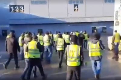 Водители «Петровича» устроили забастовку и добились повышения зарплаты - lenta.ru - Санкт-Петербург