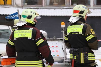 Пожарные ликвидировали возгорание гаража в Москве - vm.ru - Москва