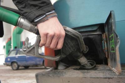 Павел Сорокин - В Минэнерго объяснили подорожание бензина при дешевеющей нефти - mk.ru