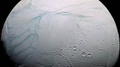 Планетологи предположили существование течений под толщей льда в океане Энцелада - 24tv.ua