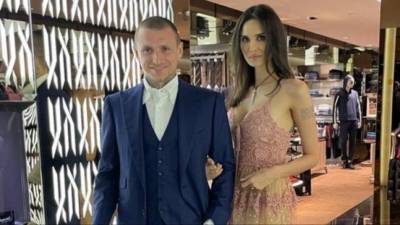 Павел Мамаев - «Думал, что никто не узнает»: жена Мамаева уличила его в измене с иностранкой - 5-tv.ru - Испания