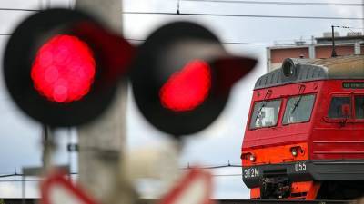 Поезд и автомобиль столкнулись на Сахалине - iz.ru - район Холмский