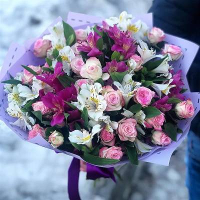 Розы, тюльпаны, земляника? Какие цветы предпочитают женщины на 8 Марта - ulpravda.ru