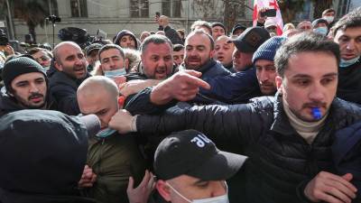 Грузинская оппозиция обвиняет власти в разгроме офиса партии Саакашвили - gazeta.ru - Грузия - Гори