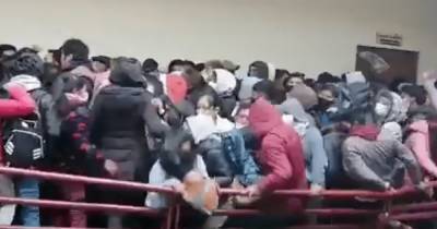 В университете в Боливии обрушились перила из-за давки студентов, погибло 7 человек (видео) - focus.ua - Боливия - Университет