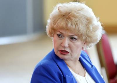 Людмила Нарусова - Андрей Клишаса - Нарусова о россиянах: "Прямо на ступеньках СФ стоят какого-то бомжового вида люди с требованиями" - nakanune.ru - Россияне