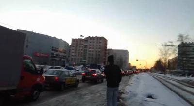 "Надо строить метро": с раннего утра три дня подряд Ярославль стоит в пробках. Видео - progorod76.ru - Москва - Ярославская обл. - Ярославль