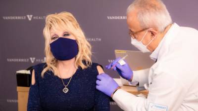 принц Чарльз - Арнольд Шварценеггер - герцогиня Камилла - 75-летняя Долли Партон вакцинировалась от коронавируса - 24tv.ua - штат Теннесси